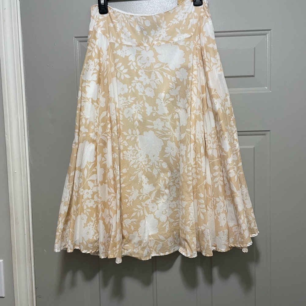 Jones New York Signature Women’s skirt. Size 6